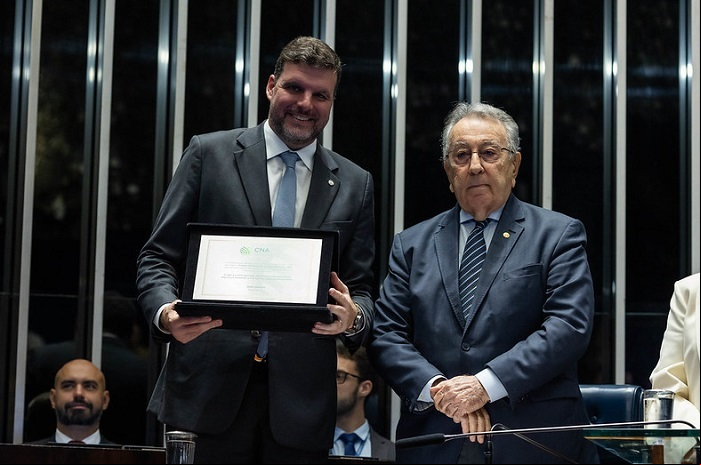 FPA recebe homenagem da CNA