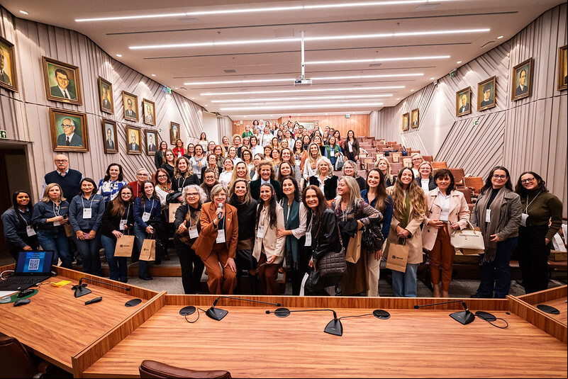 Foto encontro mulheres